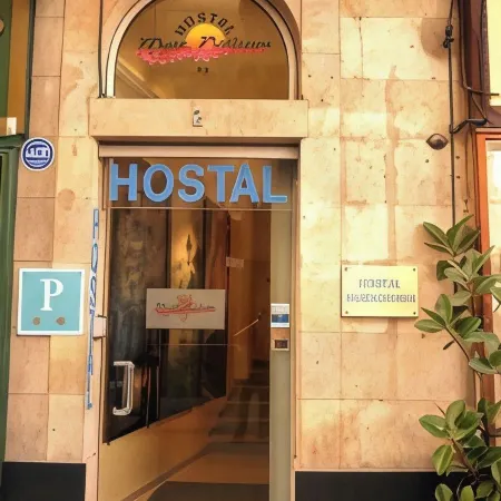 Hostal Marenostrum Отели рядом с достопримечательностью «Старый город»