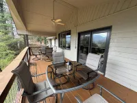 Large Resort Cabin with Breathtaking Mountain Views + Firepit