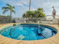 Sunrise Waterfront 2BR Townhome - Pool Private Terraces Hotels in Ruskin