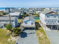 Steps to the Beach. Canal Front with New Dock. Clean, Cozy Getaway.