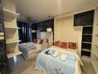 Spacious 3-Storey Home with Pool - Balcony