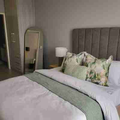 Charming 2-Bedroom Apartment in Midrand, Close to Mall of Africa Rooms