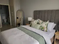 Charming 2-Bedroom Apartment in Midrand, Close to Mall of Africa - شرفة