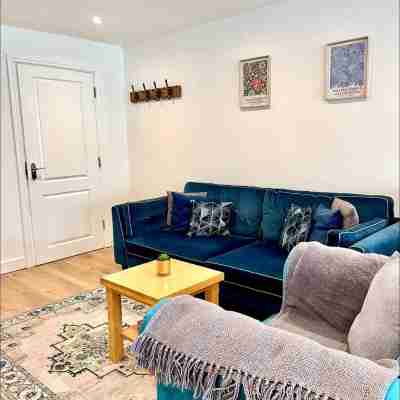 Tranquil Turquoise - 3 Bed House With Parking Others