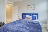 Walkable Lawrenceville Townhome w/ Private Patio! - Condos