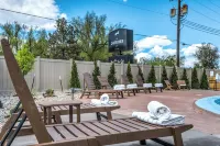 The Outrider Hotel - Pools