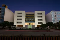 Lemon Tree Hotel, Indore - พร้อมWifi