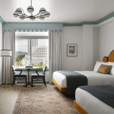 The Georgian Hotel Отели рядом с достопримечательностью «Променад на Третьей улице»