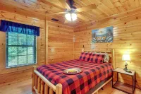 Secluded Smoky Mountain Cabin w/ Theater & Hot Tub - Tiny Houses