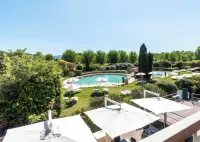 Hotiday Lodge Viareggio - Pools