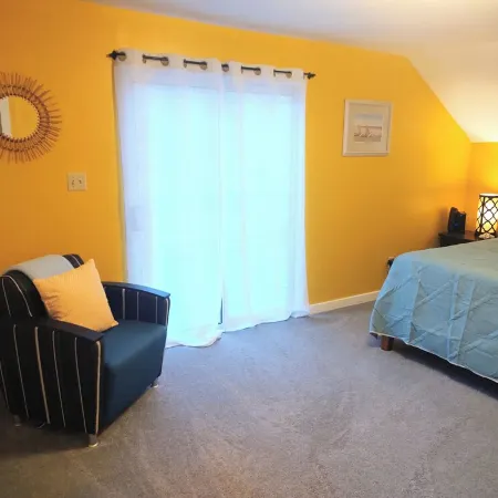 Bright Beautiful beach theme home walking distance to Lake Michigan & downtown!
