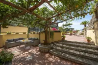 Casa di Trilly - With Hot Tub Lemon Garden - مسبح