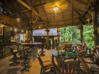 Art's Riverview Lodge Hotels in Phanom