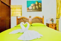 Playacar - Superior Budget Room with Swimming Pool Air Conditioning and Parking - Guest houses