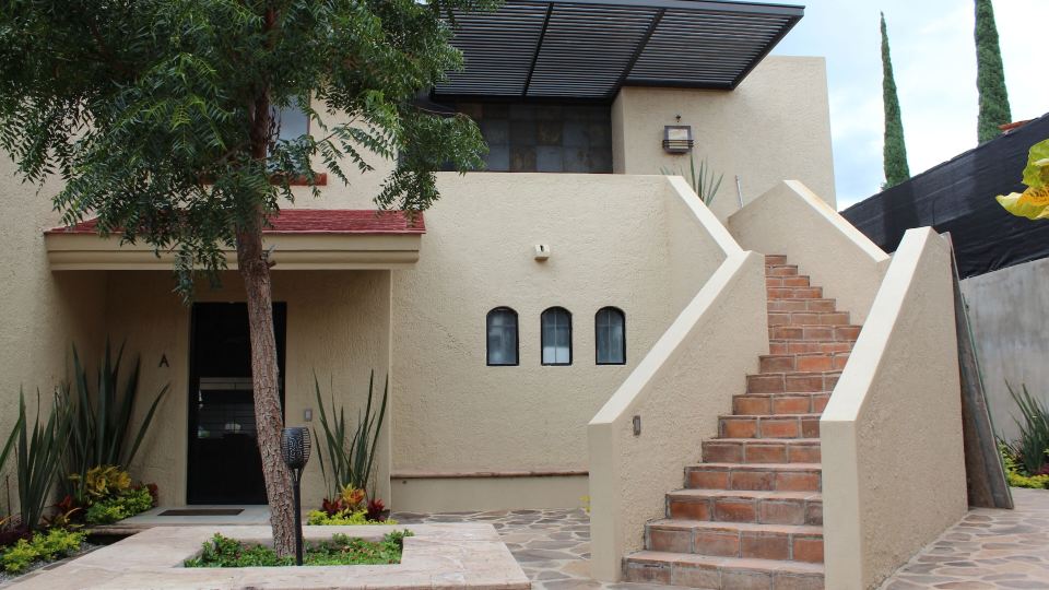 Modern Ajijic 1 Bdrm Home-Walk to Everything -Gym-Pickleball Court-Golf Cart