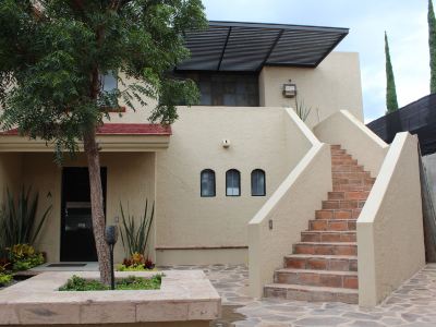 Modern Ajijic 1 Bdrm Home-Walk to Everything -Gym-Pickleball Court-Golf Cart