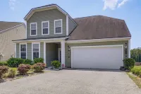 Lakes, Gardens & More! Getaway in Moncks Corner - Homestays