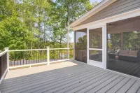On 4+ Acres! Modern Home w/ Lake Access in Orange - 3 estrellas