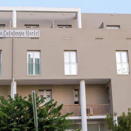 Piccolo Catalunya Hostel Отели рядом с достопримечательностью «Железнодорожная станция Альгеро»
