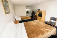 Relax Inn Dover Near Speedway - parking