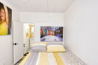 Downtown Blonde Bungalow w/Fully Fenced BIG YARD, AC, W/D, 2 Samsung Smart TVs - 3 Sao