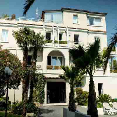 Hotel Benaco Hotel Exterior