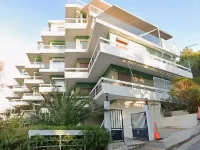 Luxurious 2-Bed Sea-Side Apartment in Saronida - 4-Star