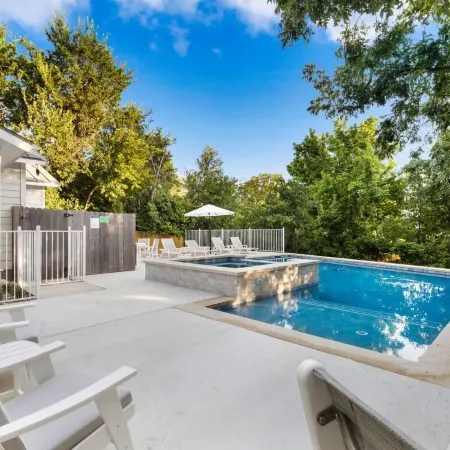 The Grove D with Hot Tub & King Beds - Walk to Main