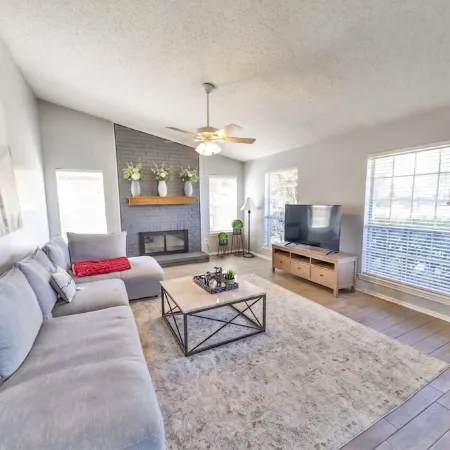10 Min to Everything! Charming 3Br in Prime Frisco