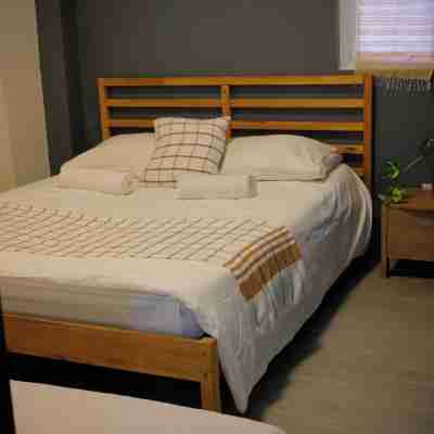 2BR laid back apartment, near beach Rooms
