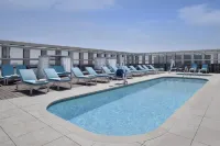Hyatt House LAX Century Blvd - Rooftop Pools