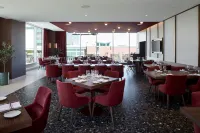 Courtyard  Montreal Laval - breakfast
