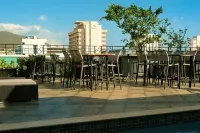 R Hotel Kingston - Pools