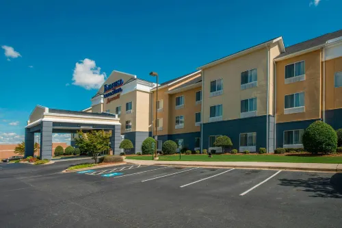 Fairfield Inn & Suites Greenwood - parking