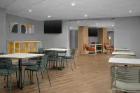 Spark by Hilton Northborough - Frühstück