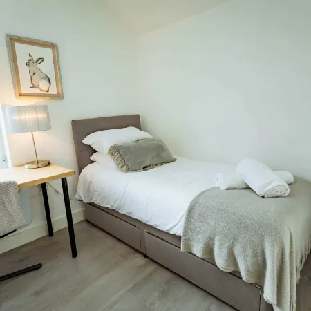 Bright 3BR Duplex Steps from Shops & Dining Hoteles en Roath