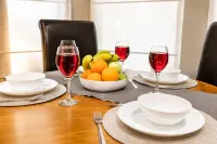 Cosy Modern Stay Prime - Cardiff Location - Free Parking - Condos
