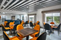 Comfort Inn - 2-Star
