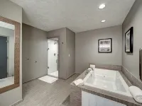 DoubleTree by Hilton Hotel Bloomington - Hot Tub