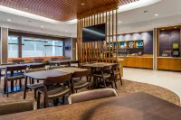SpringHill Suites Chambersburg - parking