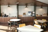 Fairfield by Marriott Inn & Suites Marquette - breakfast