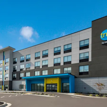 Tru by Hilton Greensboro