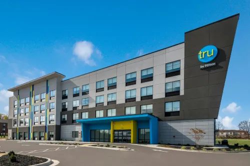 Tru by Hilton Greensboro - breakfast