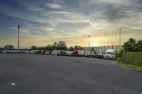 Red Roof PLUS+ Woodbridge - Carteret - Motels