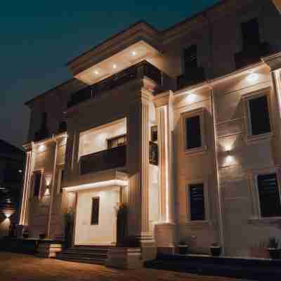 AlphaVista Luxury Apartment Hotel Exterior