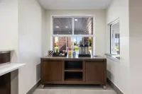 Red Roof Plus+ & Suites Birmingham - Bessemer - parking