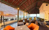d'primahotel Bandar Balikpapan - Beach