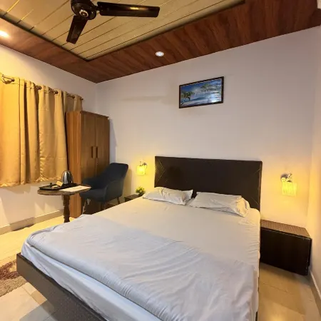 Royal Excellency Inn