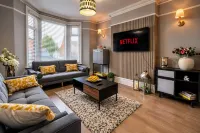 3 Br Spacious Cardiff Home • Hot Tub & Game Room - อ่างจากุชชี่