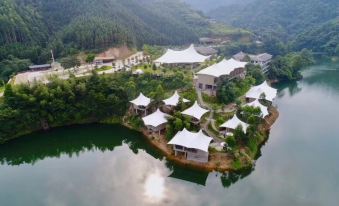Tent hotel